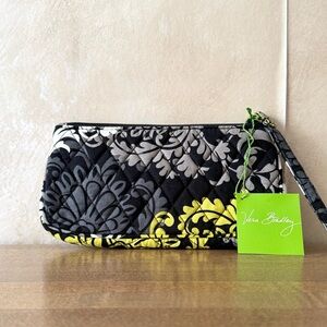 Vera Bradley Wristlet in Baroque